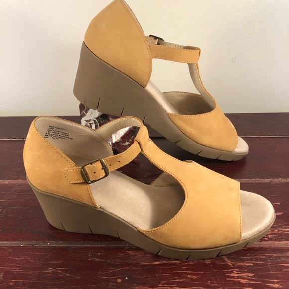 Cliffs by White Mountain Parisia Wedge Leather Wedge Sandal Yellow Size 10 - Picture 2 of 9